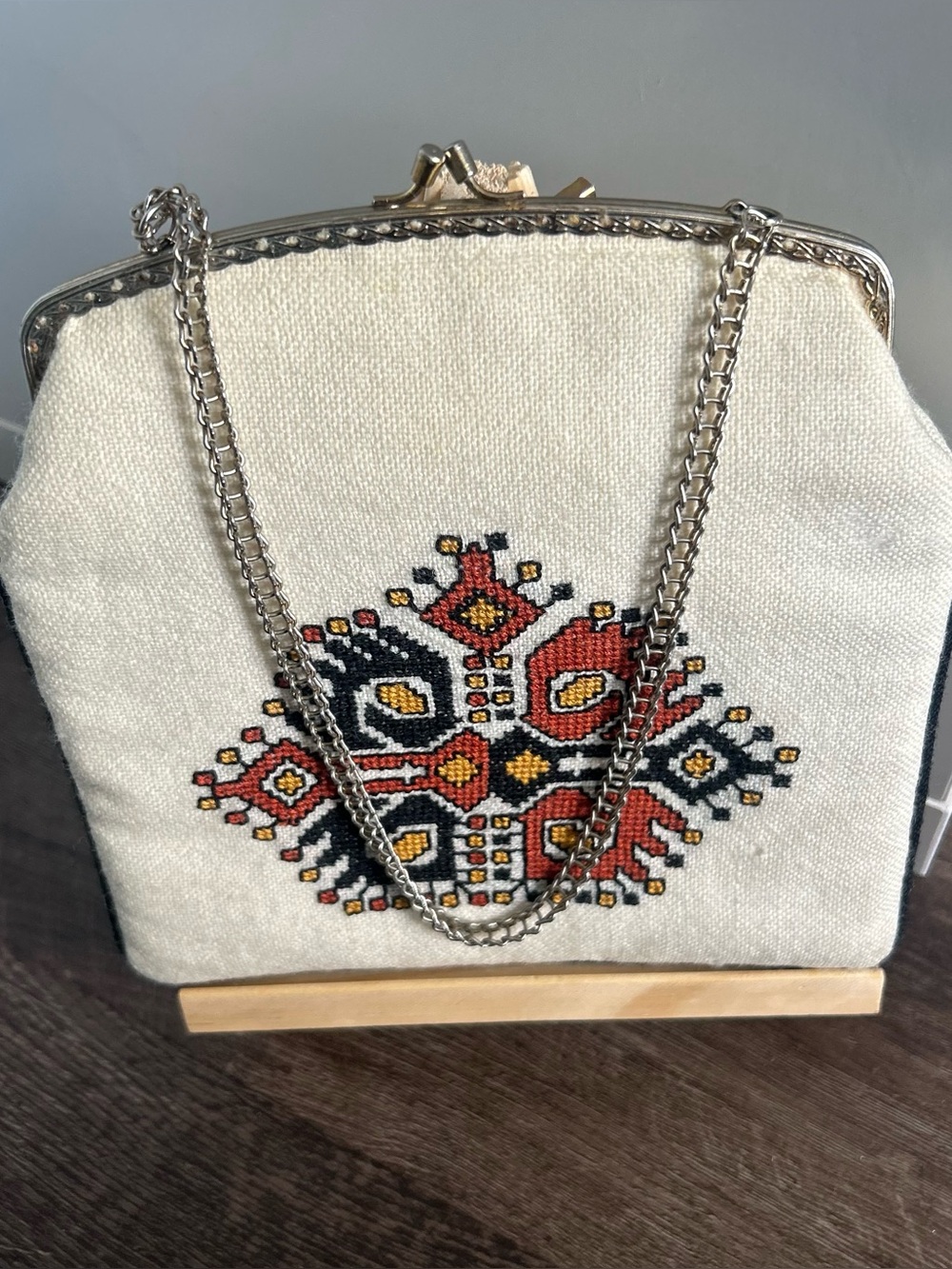 Vintage  Embroidered Folk Art Kiss Lock Purse 
Cross Stitch Needlepoint